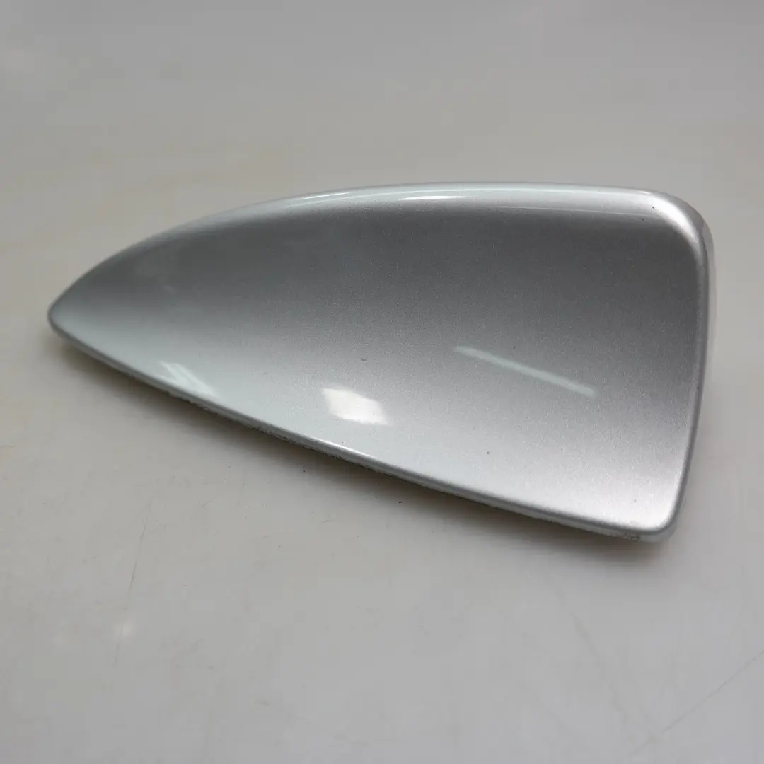 Rekin obudowa anteny titansilber 354 do BMW E61 o numerze 6929373 BMW E61 Rekin obudowa anteny titansilber 354 - SKU 6929373-TS - Numer Części 6929373