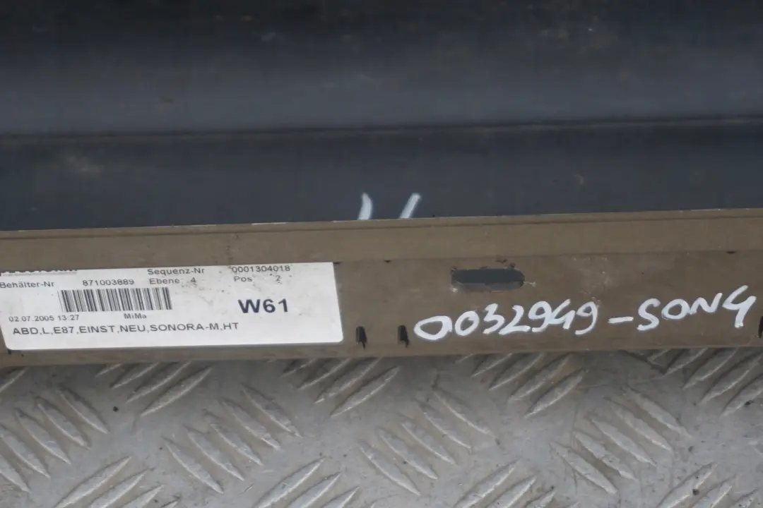 Listello Portiera Apertura Gonna SX Sonora Metallizzato per BMW E87 con numero di parte 51770032949 BMW E87 Listello Portiera Apertura Gonna SX Sonora Metallizzato - SKU 0032949-SON4 - Numero di parte 51770032949