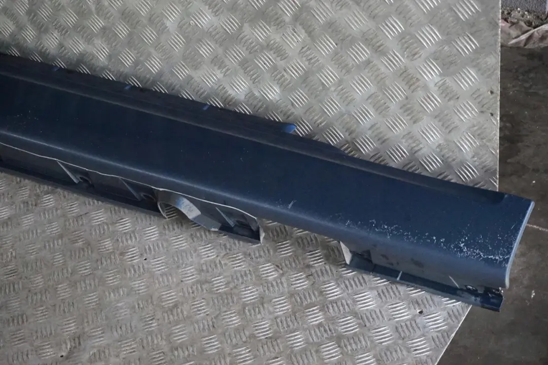 Nakładka próg prawy Mysticblau do BMW E63 E64 o numerze 0304948 BMW E63 E64 Nakładka próg prawy Mysticblau - SKU 0304948-MYS - Numer Części 0304948