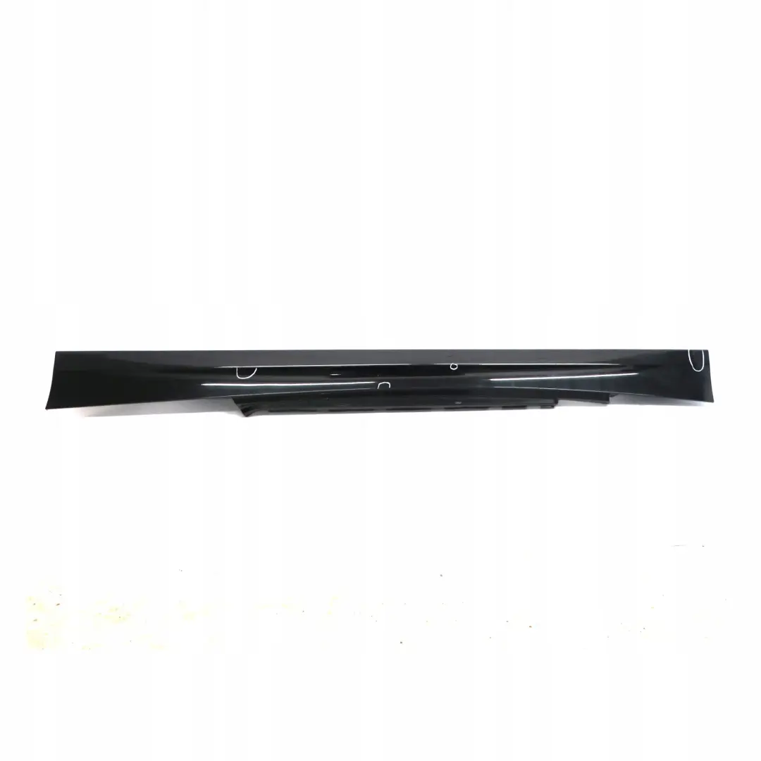 BMW E81 E82 E88 Bas de Porte Couverture Seuil Gauche de Coloris Noir - SKU 0036143-SCH - Numéro de pièce 0036143