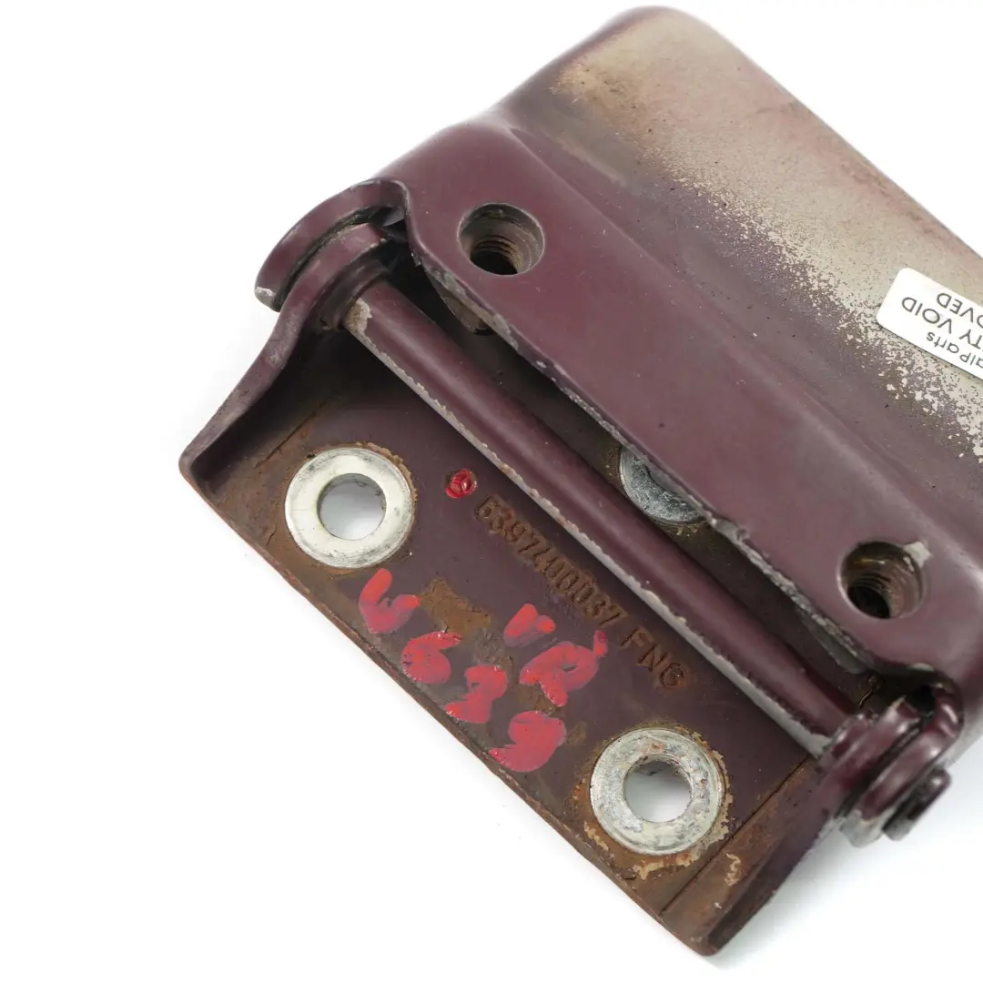 Mercedes-Benz Vito W639 Hayon Charniere Velours Rouge - 3583 pour à propos du numéro de pièce A6397400037 Mercedes-Benz Vito W639 Hayon Charniere Velours Rouge - 3583 - SKU A6397400037-VR - Numéro de pièce A6397400037