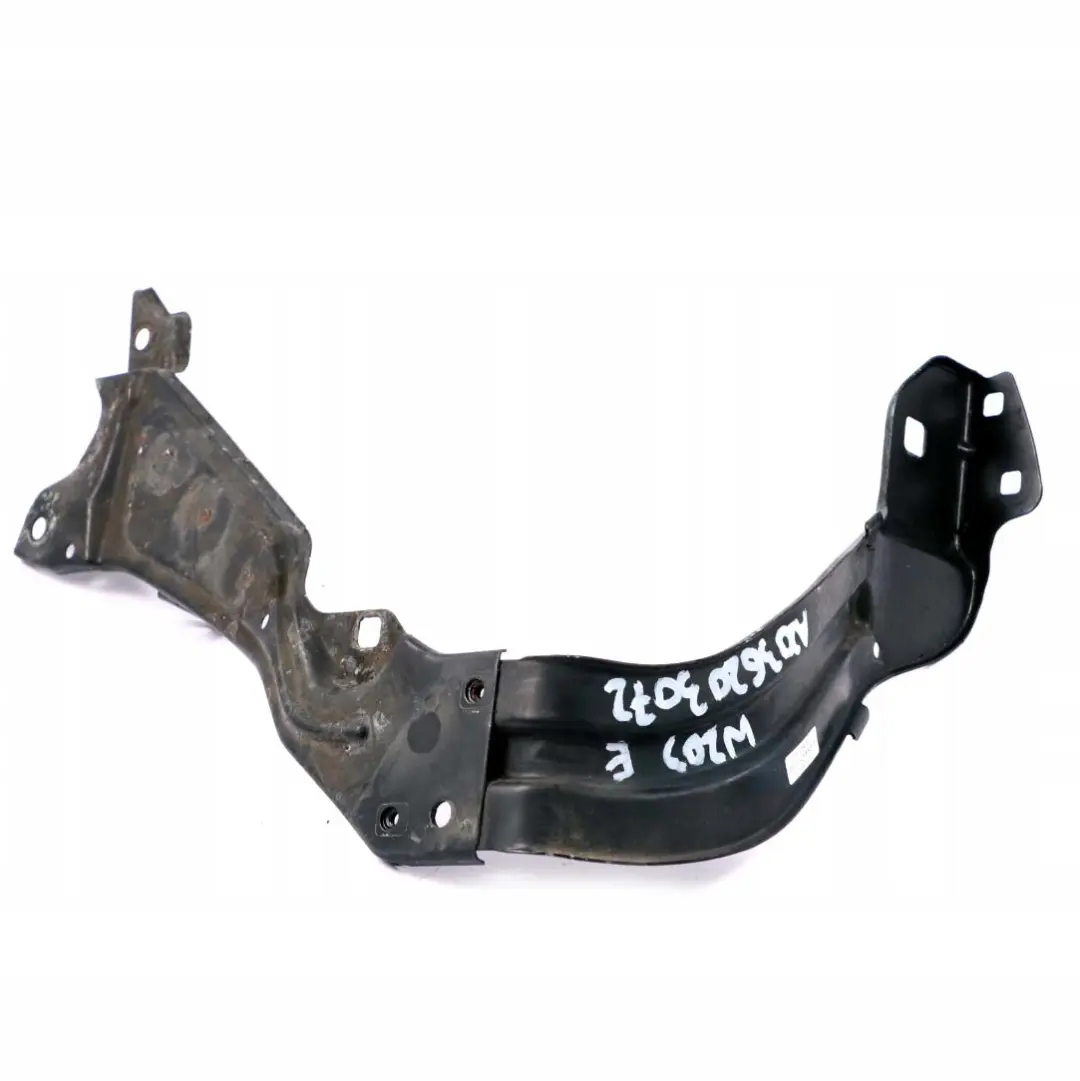 Pannello anteriore Slam Piastra supporto faro destro per Mercedes W203 con numero di parte A2036203072 Mercedes W203 Pannello anteriore Slam Piastra supporto faro destro - SKU A2036203072 - Numero di parte A2036203072