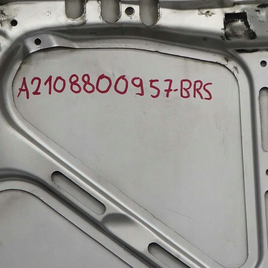 Maska Pokrywa Silnika Brilliant Silver Srebrny Metalik - 9744 do Mercedes W210 o numerze A2108800957 Mercedes W210 Maska Pokrywa Silnika Brilliant Silver Srebrny Metalik - 9744 - SKU A2108800957-BRS - Numer Części A2108800957