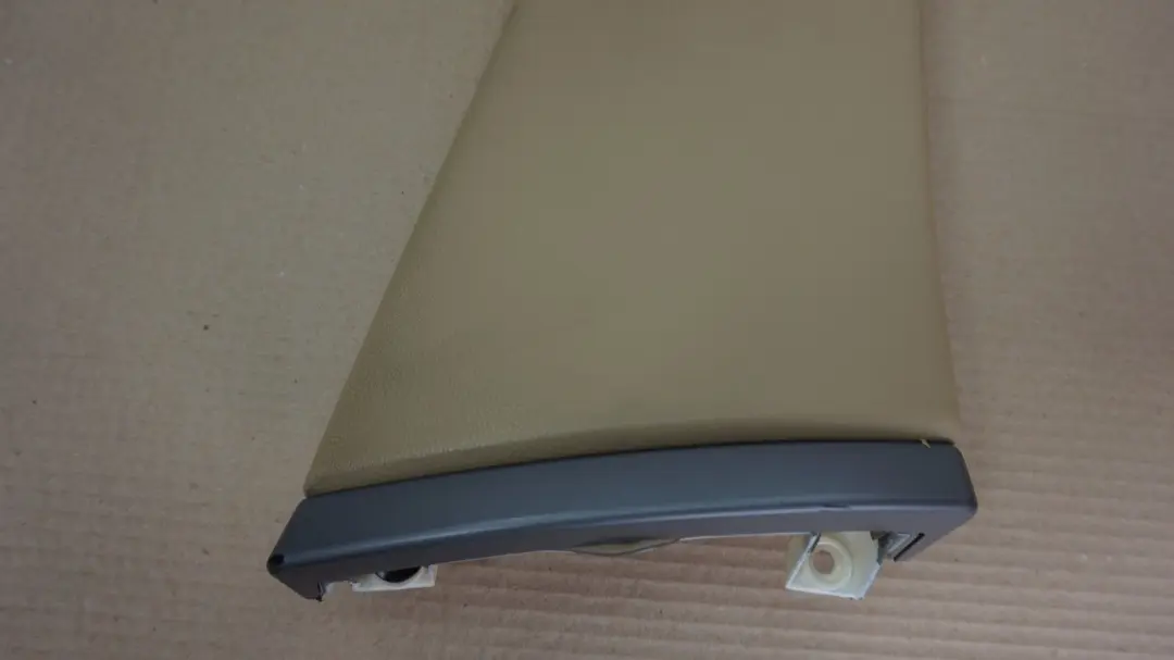 BMW E65 E66 Osłona słupka górna prawa beżowa beż - SKU 7024744 - Numer Części 7001980