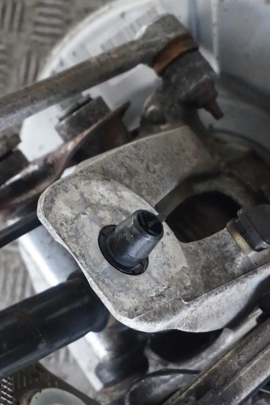 M57N Zwrotnica prawy tył 177HP do BMW E61 525d o numerze 6770924 BMW E61 525d M57N Zwrotnica prawy tył 177HP - SKU 6770924-1 - Numer Części 6770924