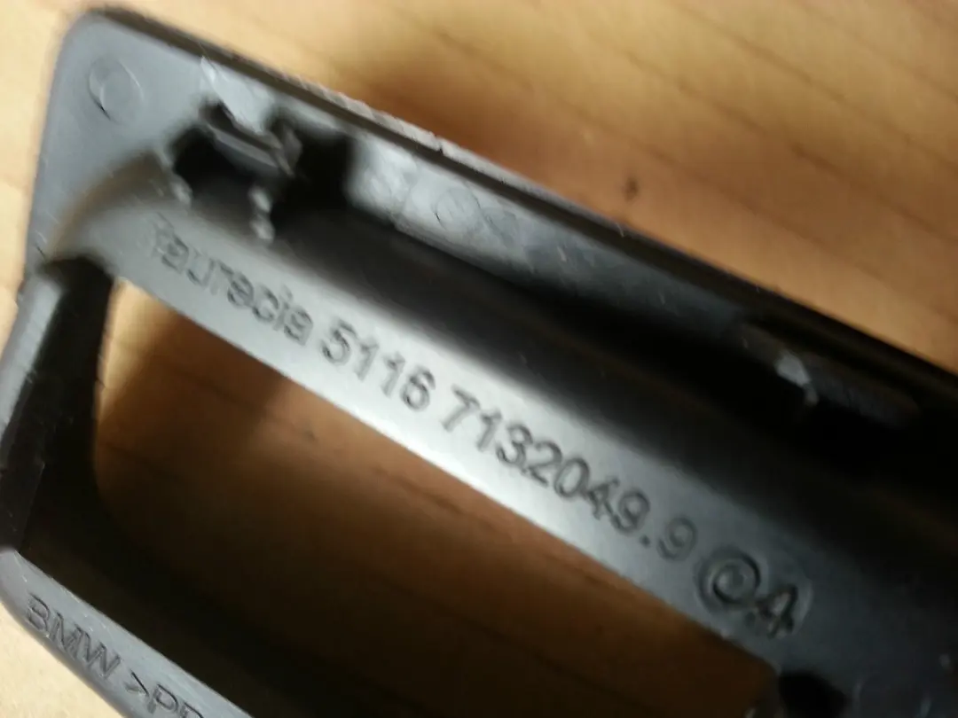 Socket mount cigarette lighter ALASKAGRAU GREY to BMW 1 Series E87 with Part number 51167132049 BMW 1 Series E87 Socket mount cigarette lighter ALASKAGRAU GREY - SKU 7132049 - Part number 51167132049