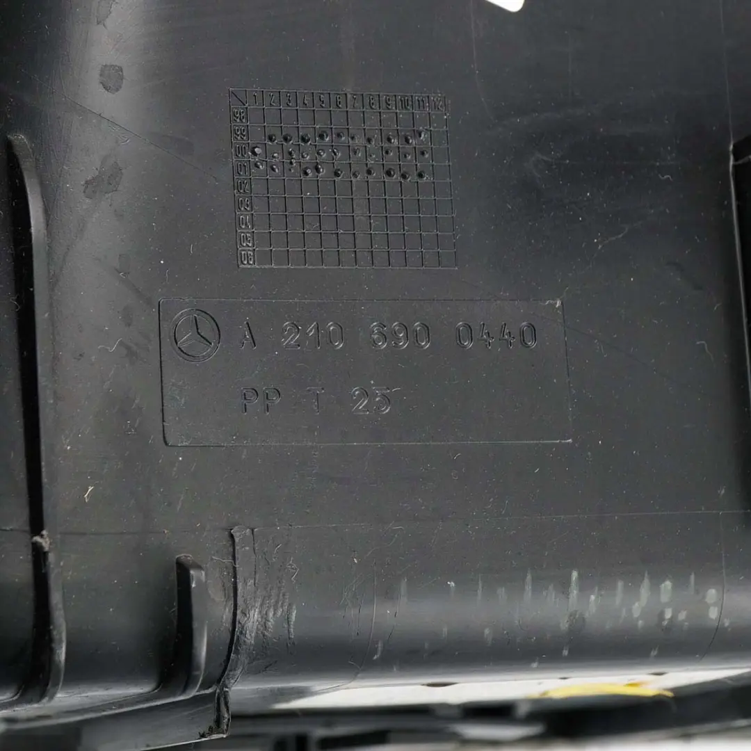  Mercedes-Benz E S210 W210 Kombi Kofferraum Reserverad Verkleidung Rechts - SKU A2106900440 - Teilenummer A2106900440