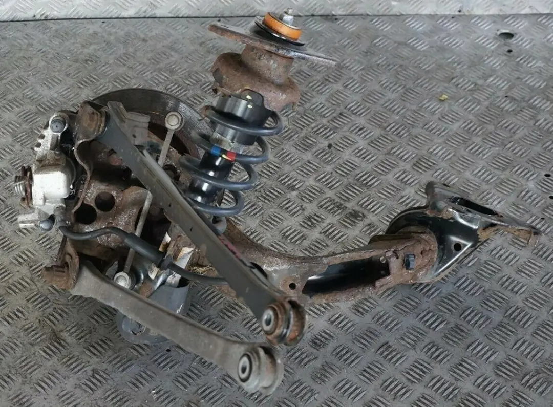 Mini R52 Cabrio One W10 1.6 90 cv Trasero Izquierdo Pata Freno Suspension Buje - SKU 6781135-3 - Número de pieza 6781135