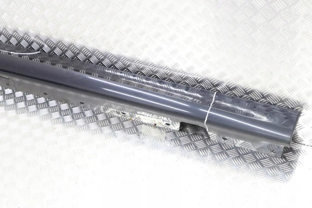 listwa próg prawy Carbonschwarz M-Pakiet do BMW E90 o numerze 0033440 BMW E90 listwa próg prawy Carbonschwarz M-Pakiet - SKU 0033440-CAR3 - Numer Części 0033440