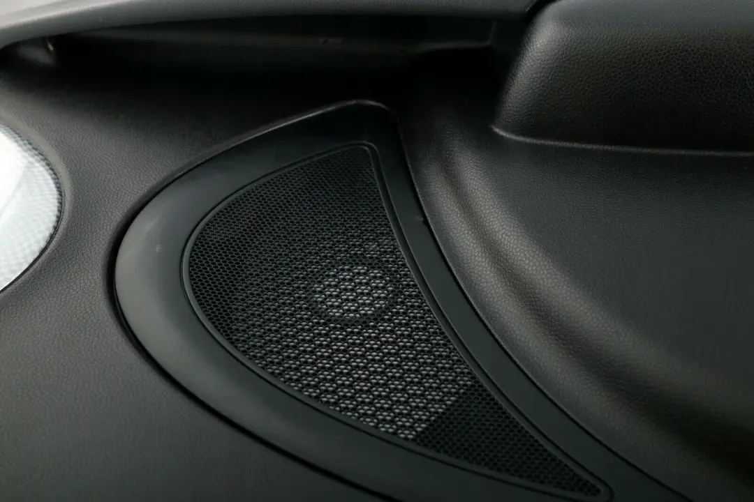 MINI Cooper R56 S Lateral Interior Trim Panel Trasero Izquierdo Negro Plata - SKU 2756047 - Número de pieza 51432756047