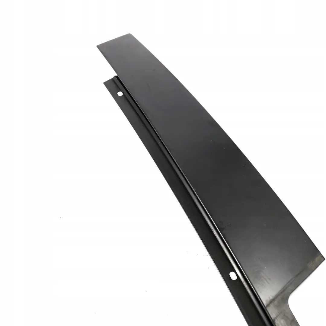 Finitura Porta Finestrino Montante B Rivestimento Anteriore Sinistro per BMW X1 E84 con numero di parte 2990311 BMW X1 E84 Finitura Porta Finestrino Montante B Rivestimento Anteriore Sinistro - SKU 2990311 - Numero di parte 2990311