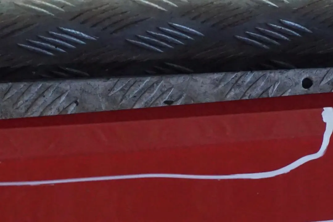 Sill Strip Side Skirt Right Vermilionrot Vermilion Red para BMW E92 E93 LCI con número de pieza 0038432 BMW E92 E93 LCI Sill Strip Side Skirt Right Vermilionrot Vermilion Red - SKU 0038432-VER - Número de pieza 0038432