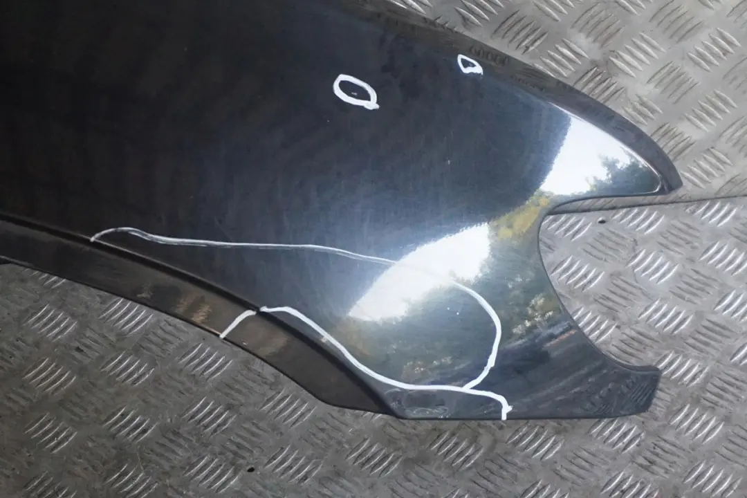 Fahrerseite Seitenwand vorne rechts Kotflügel Black Sapphire Metalli für BMW X5 E53 mit Teilenummer 7000386 BMW X5 E53 Fahrerseite Seitenwand vorne rechts Kotflügel Black Sapphire Metalli - SKU 7000386-BS1 - Teilenummer 7000386