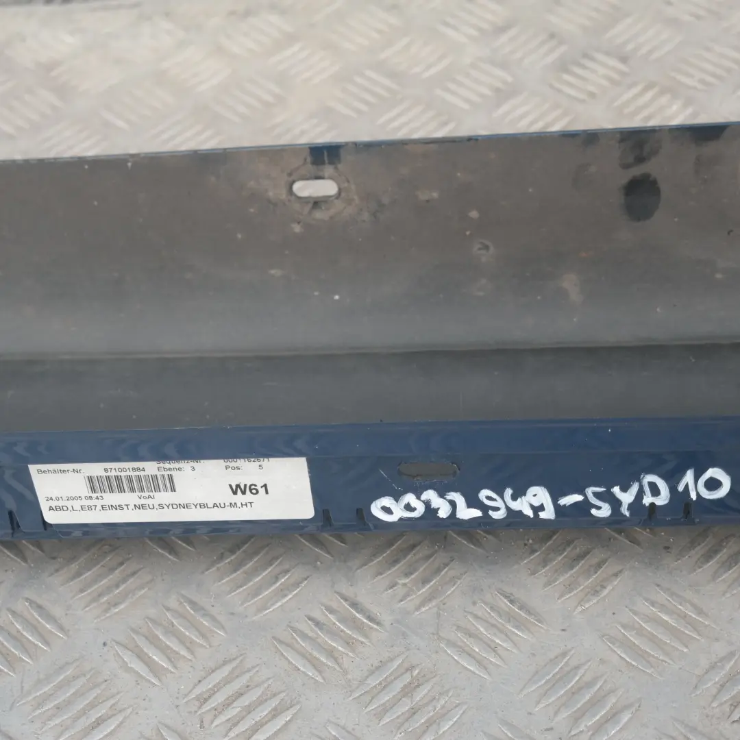 BMW0 E87 Listello Portiera Apertura Gonna SX Blu Sydney Blu A19 per con numero di parte 32949 BMW0 E87 Listello Portiera Apertura Gonna SX Blu Sydney Blu A19 - SKU 0032949-SYD10 - Numero di parte 32949