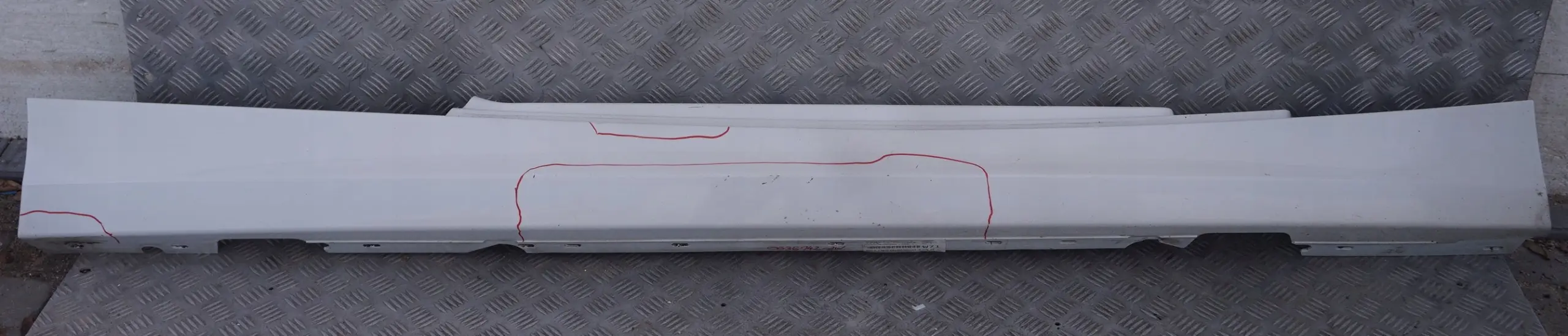 BMW E81 E82 E88 Umbral Listón Faldón Lateral Derecho Alpinweiss Alpine White