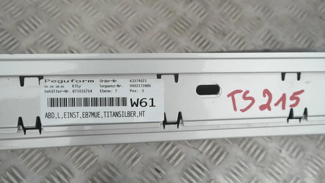 Listwa Progowa Boczna Lewa Titansilber Metallic - 354 do BMW E87N LCI o numerze 51770036145 BMW E87N LCI Listwa Progowa Boczna Lewa Titansilber Metallic - 354 - SKU 0036145-TS2 - Numer Części 51770036145