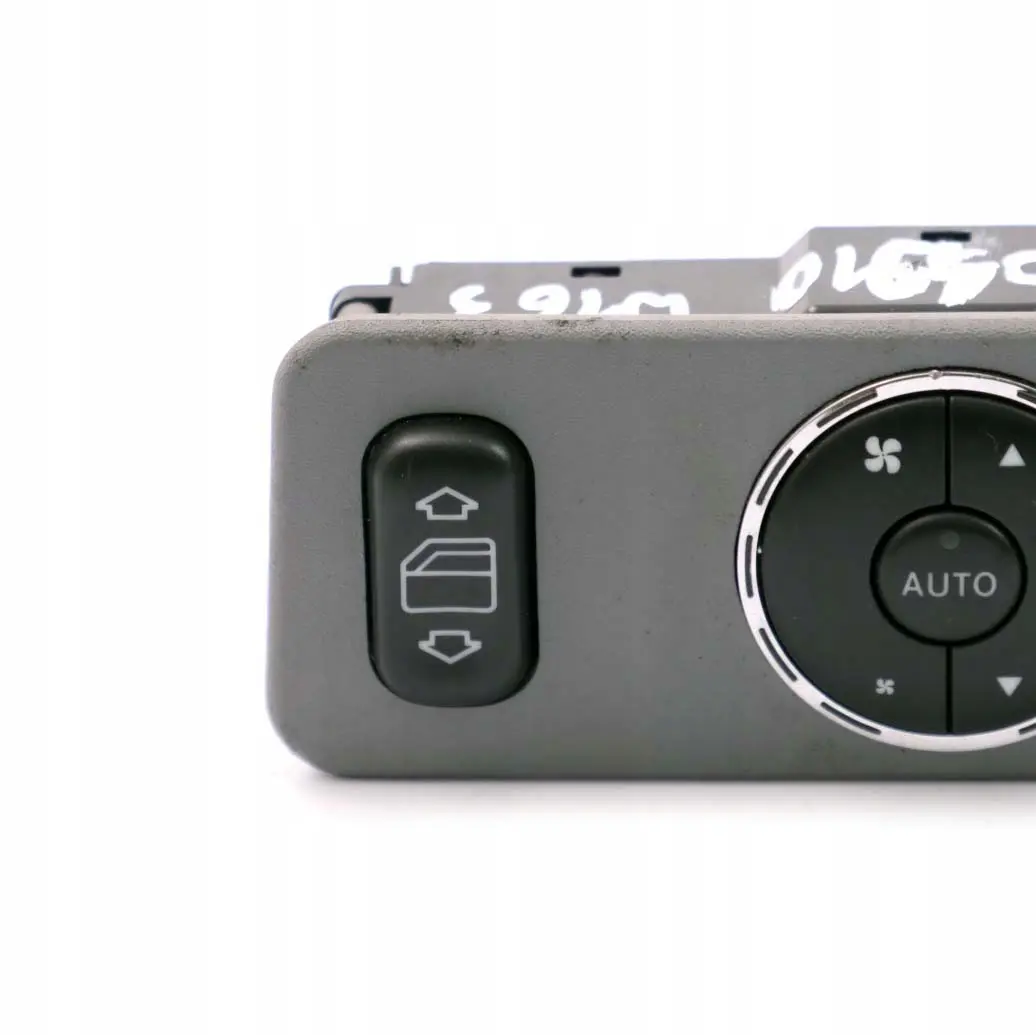 Consola Central Ventana Aire Acondicionado Panel Interruptores para Mercedes M W163 con número de pieza A1688206810 Mercedes M W163 Consola Central Ventana Aire Acondicionado Panel Interruptores - SKU A1638204910 - Número de pieza A1688206810