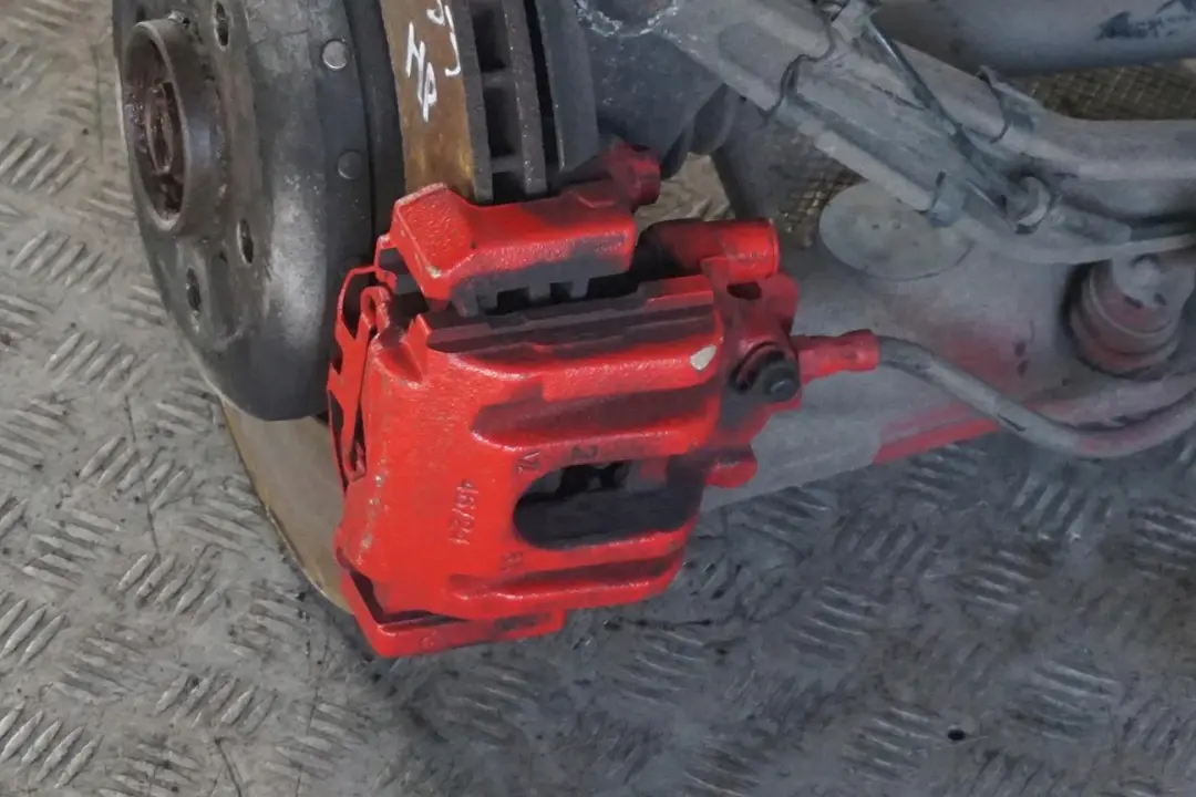 BMW E60 545i N62 Trasero Izquierdo Cubo Pierna Portador Pinza De Disco De Freno - SKU 6770905-9 - Número de pieza 6770905