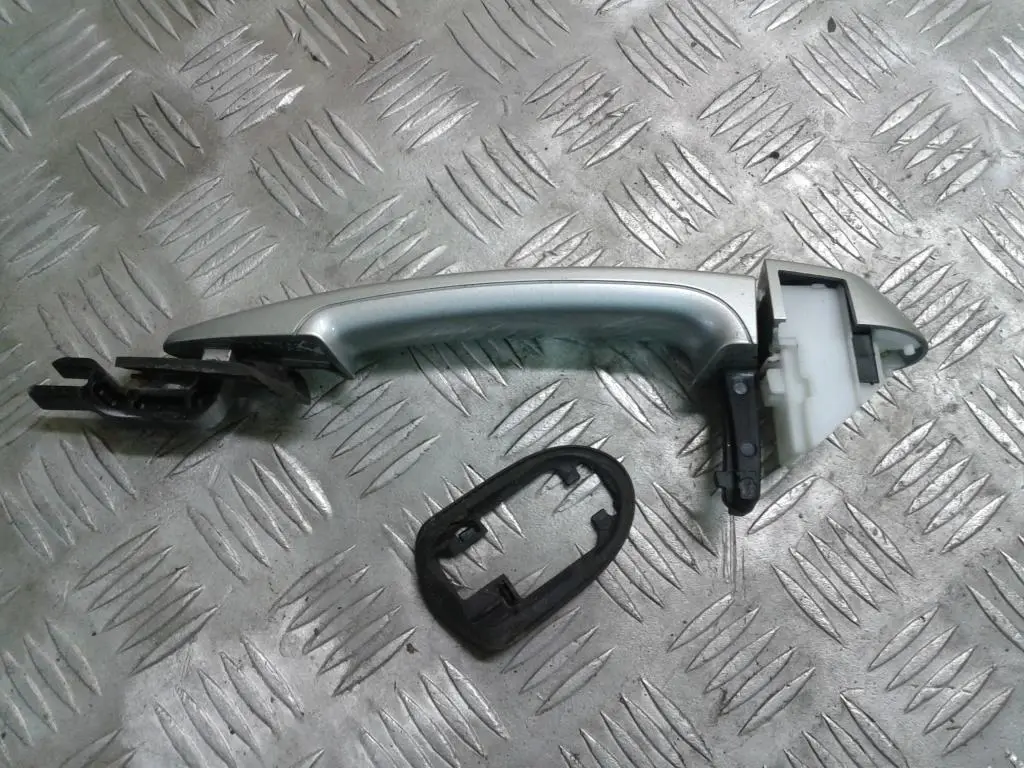 Grab Handle Left Front Rear N/S Titansilber Silver to BMW 1 Series E81 E82 E87 E88 with Part number 0392545 BMW 1 Series E81 E82 E87 E88 Grab Handle Left Front Rear N/S Titansilber Silver - SKU 0392545-TS - Part number 0392545