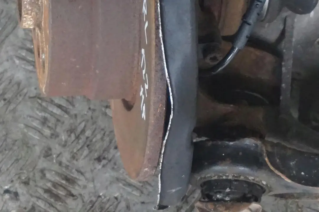 BMW E87 LCI 116i N43 1.6 Trasero Izquierdo Resorte Pierna Freno Suspensión Cubo - SKU 6774809-22 - Número de pieza 6774809