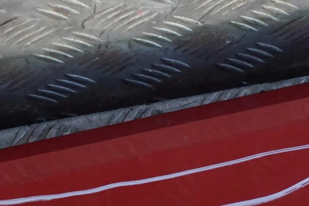 Listello Portiera Apertura Gonna Destra Rosso-Cremisi - A61 per BMW E92 E93 con numero di parte 0034058 BMW E92 E93 Listello Portiera Apertura Gonna Destra Rosso-Cremisi - A61 - SKU 0034058-KAR - Numero di parte 0034058