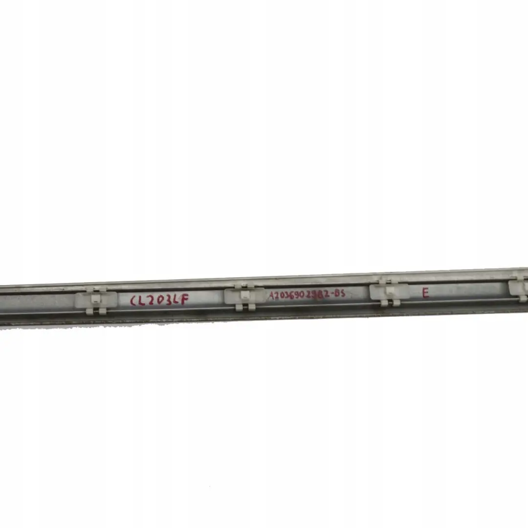 Mercedes-Benz CL203 Coupe Sport Porte avant Gauche Moulage Argent Brillant 744 pour à propos du numéro de pièce A2036902982 Mercedes-Benz CL203 Coupe Sport Porte avant Gauche Moulage Argent Brillant 744 - SKU A2036902982-BS - Numéro de pièce A2036902982