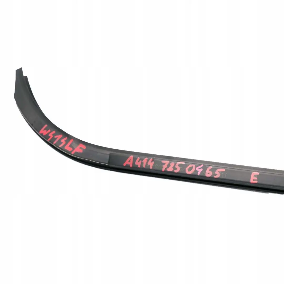 Mercedes-Benz W414 Baguette de Caisson Porte avant Gauche Joint pour à propos du numéro de pièce A4147250465 Mercedes-Benz W414 Baguette de Caisson Porte avant Gauche Joint - SKU A4147250465 - Numéro de pièce A4147250465