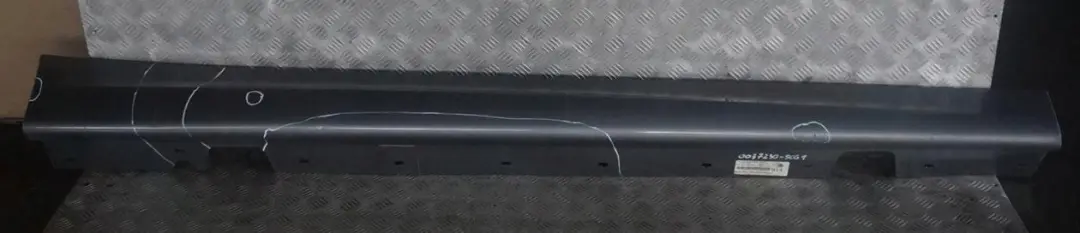 Sill Strip Faldon Lateral Derecho Spacegrau Gris para BMW E90 LCI 1 M Sport con número de pieza 0037230 BMW E90 LCI 1 M Sport Sill Strip Faldon Lateral Derecho Spacegrau Gris - SKU 0037230-SCG1 - Número de pieza 0037230