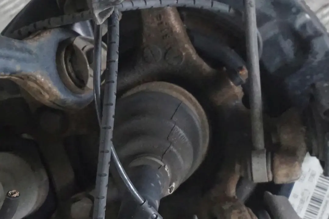 N43 Zwrotnica półoś prawa prawy tył do BMW E87 118i o numerze 6774810 BMW E87 118i N43 Zwrotnica półoś prawa prawy tył - SKU 6774810-26 - Numer Części 6774810