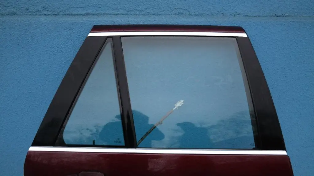 Passeggero Portiera Posteriore Destra Mogano Metallizzato per BMW X5 E53 con numero di parte 41528256828 BMW X5 E53 Passeggero Portiera Posteriore Destra Mogano Metallizzato - SKU 8256828-MAH - Numero di parte 41528256828