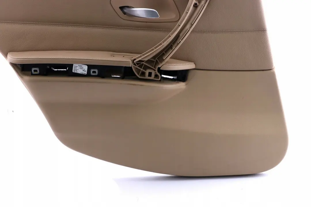 Left Door Card Lining Beige Leather Trim Panel para BMW E90 Rear con número de pieza 7217583 BMW E90 Rear Left Door Card Lining Beige Leather Trim Panel - SKU 7217583 - Número de pieza 7217583