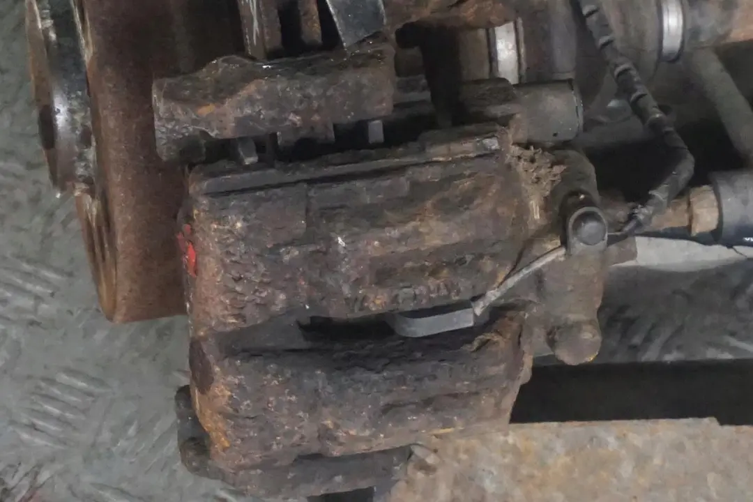 BMW E90 318d N47 Trasera Derecha O / S Suspension Pierna Eje Disco De Freno - SKU 6774810-14 - Número de pieza 6774810