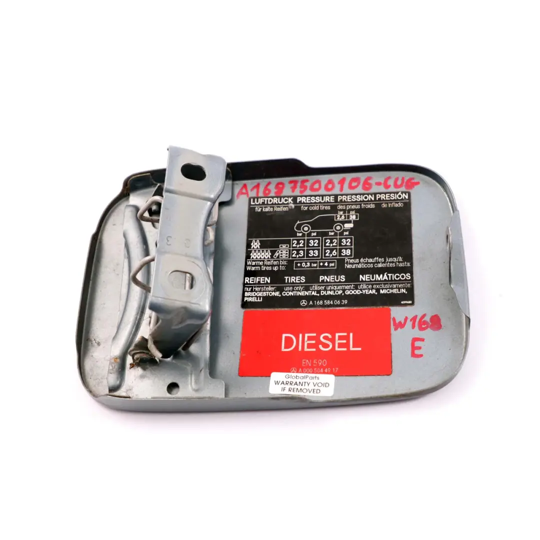 Benz a Class W168 Sportellino Serbatoio Grigio Cumulo Metallizzato - per Mercedes con numero di parte A1687500106 Mercedes Benz a Class W168 Sportellino Serbatoio Grigio Cumulo Metallizzato - - SKU A1687500106-CUG - Numero di parte A1687500106