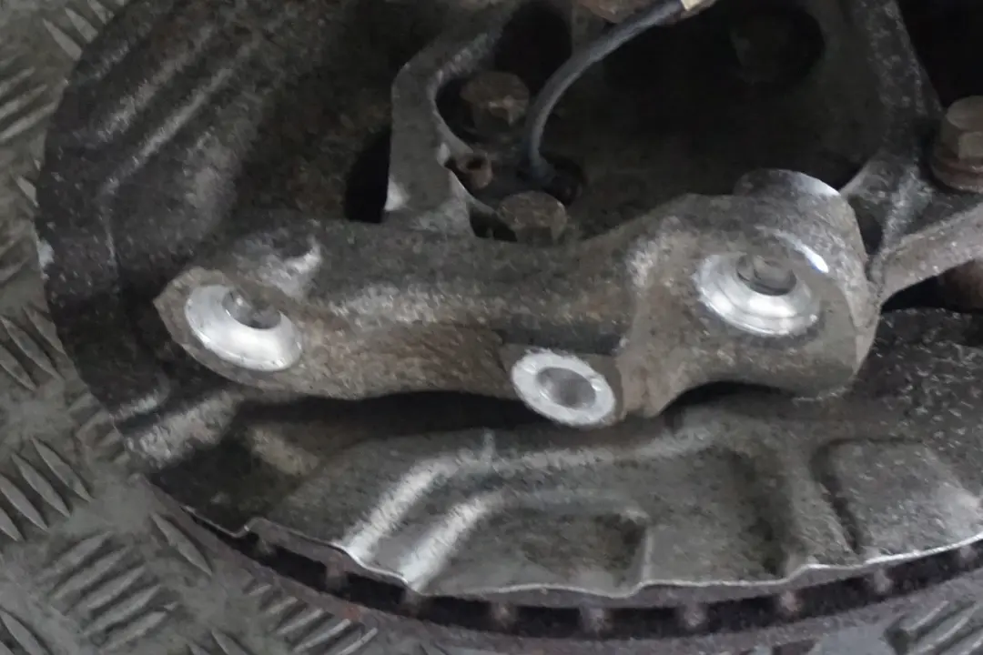 N52 Amortyzator zwrotnica prawa do BMW E90 330i o numerze 6786002 BMW E90 330i N52 Amortyzator zwrotnica prawa - SKU 6786002-1 - Numer Części 6786002