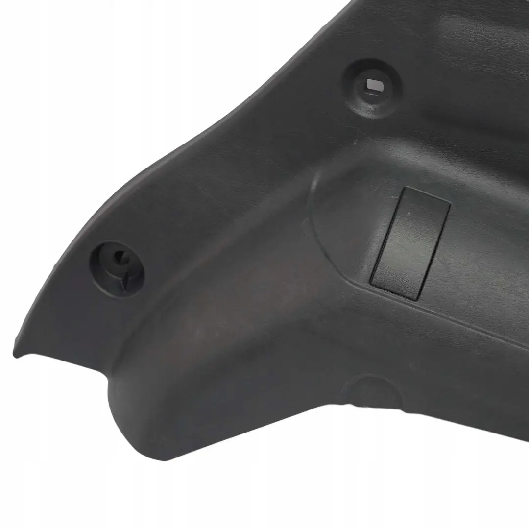 Tapicerka boczek bagażnika prawy do MERCEDES ML W163 o numerze A1636901853 MERCEDES ML W163 Tapicerka boczek bagażnika prawy - SKU A1636901853 - Numer Części A1636901853
