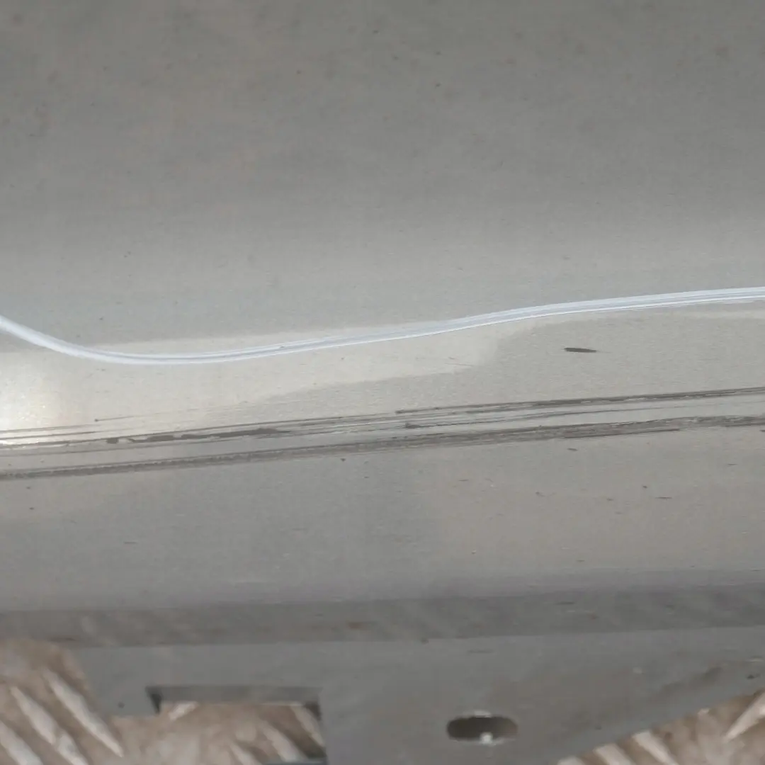 Sill Strip Faldon Lateral Derecho Arktis Arctic Metallic A34 para BMW E92 E93 con número de pieza 34058 BMW E92 E93 Sill Strip Faldon Lateral Derecho Arktis Arctic Metallic A34 - SKU 0034058-AM - Número de pieza 34058