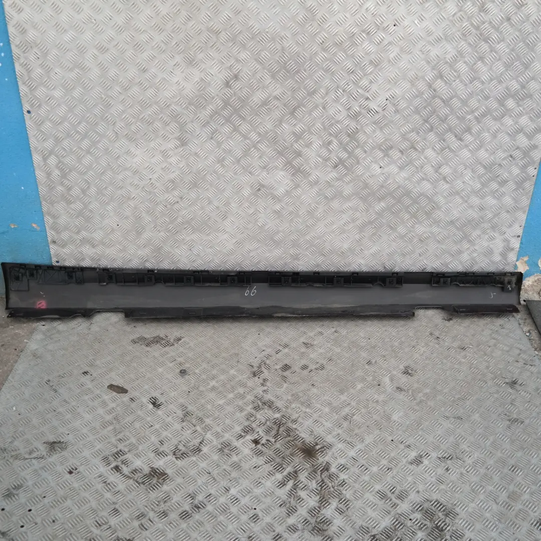 Bas de Porte Peint A Gauche Barbera Rouge Uni / Met pour BMW E90 E91 LCI à propos du numéro de pièce 37059 BMW E90 E91 LCI Bas de Porte Peint A Gauche Barbera Rouge Uni / Met - SKU 0037059-BAR - Numéro de pièce 37059