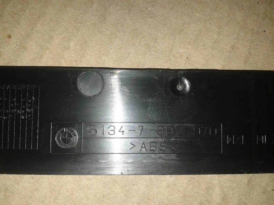 Cubierta Pintura Ranura Puerta Delantera Derecha para BMW E53 con número de pieza 7002970 BMW E53 Cubierta Pintura Ranura Puerta Delantera Derecha - SKU 7002970 - Número de pieza 7002970