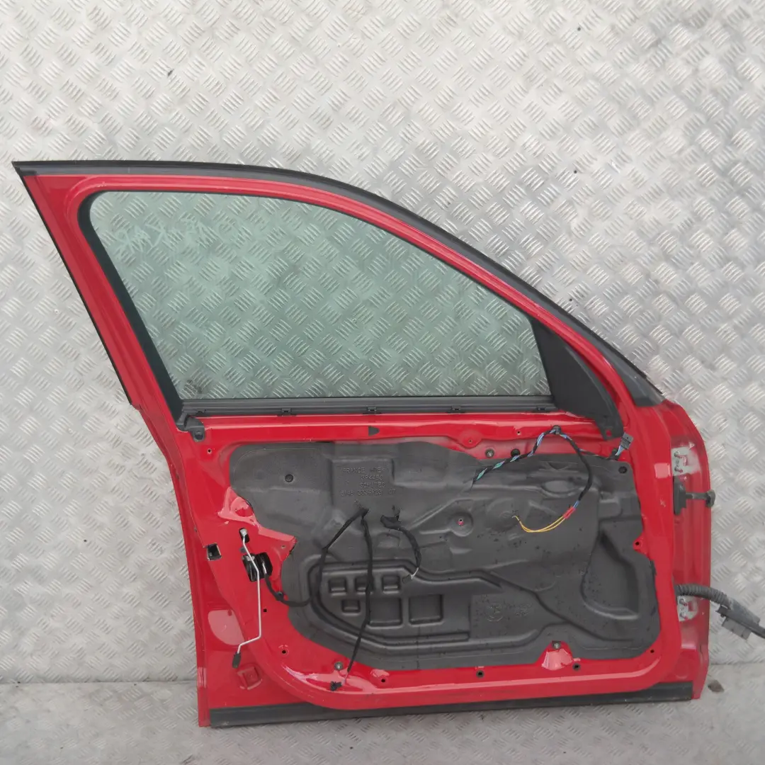 Puerta Delantera Izquierda Karmesinrot Rojo Carmesi - A61 para BMW E83 con número de pieza 3451015 BMW E83 Puerta Delantera Izquierda Karmesinrot Rojo Carmesi - A61 - SKU 3451015-KAR - Número de pieza 3451015