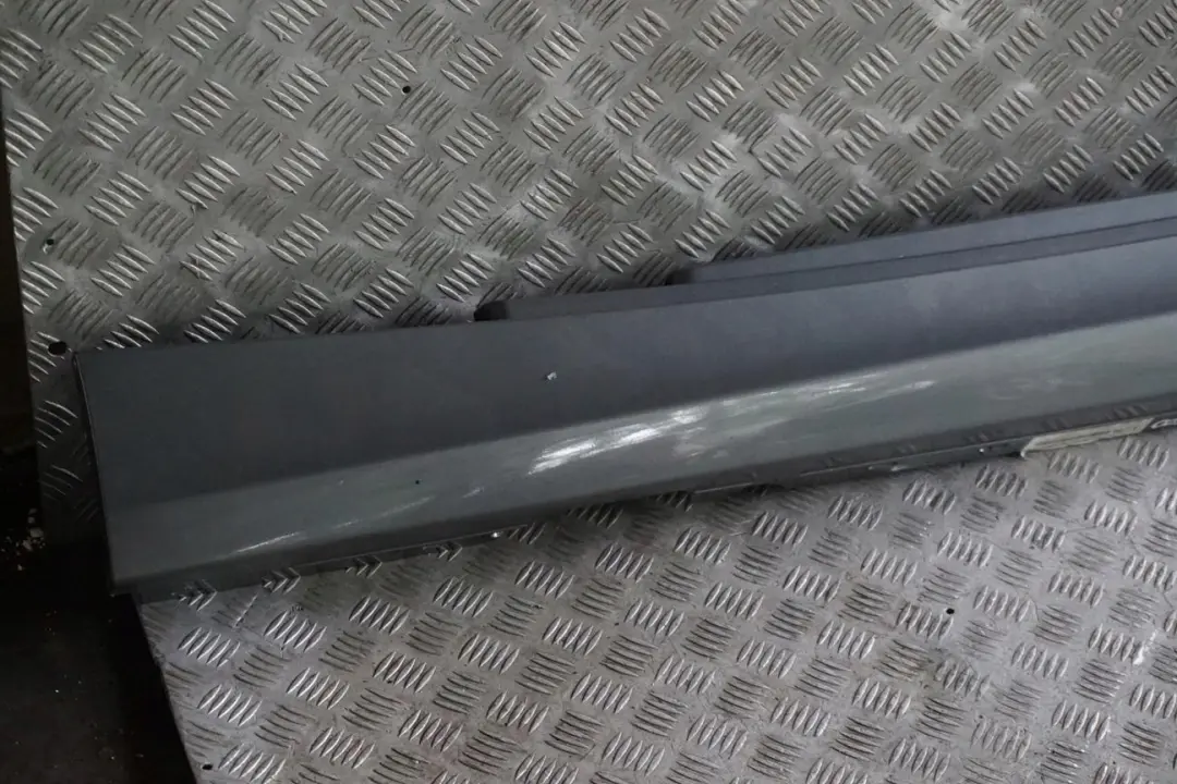 BMW E81 E82 E88 Listello Portiera Apertura Gonna SX Grigio Space Grigio - A52 - SKU 0036143-SCG - Numero di parte 0036143
