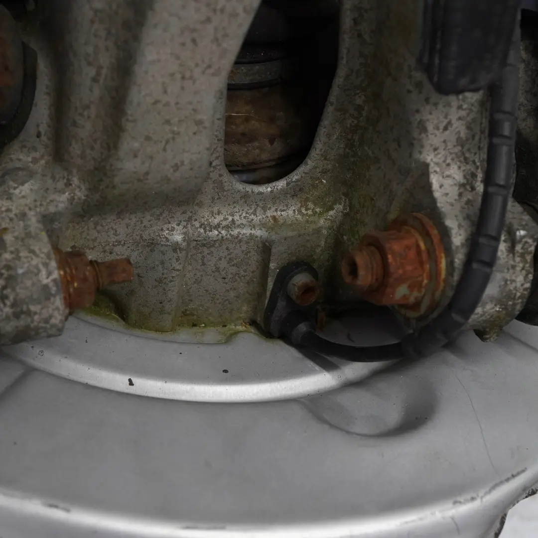 BMW 5 E61 523i N52 Eje Salida Trasero Izquierdo Suspensión Pierna Rueda Portador - SKU 6770923-7 - Número de pieza 6770923