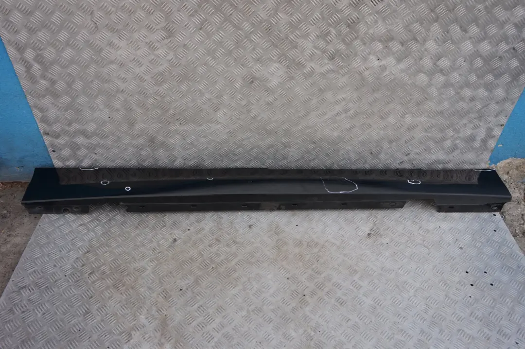 BMW E87 LCI Sill Strip Faldón Lateral Derecho Zafiro Negro Metalizado 475 - SKU 0036144-BS9 - Número de pieza 51770036144