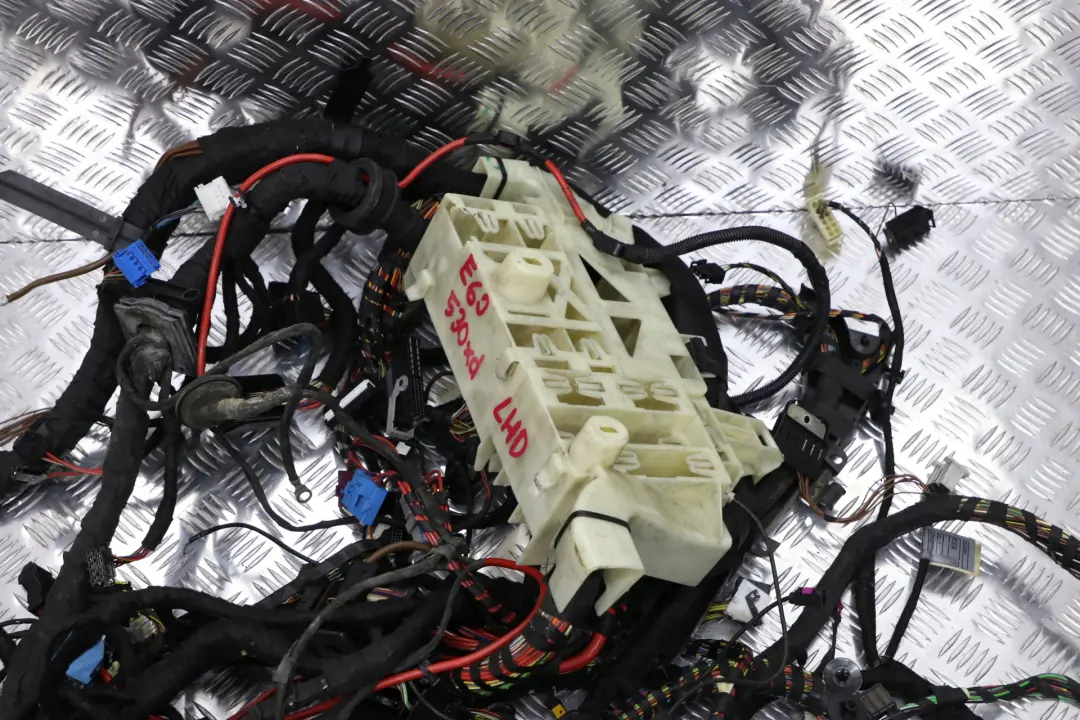 Main Wiring Loom Harness Cables 9127463 to BMW 5 E61 Touring with Part number 6966555 BMW 5 E61 Touring Main Wiring Loom Harness Cables 9127463 - SKU lhd-9127463 - Part number 6966555