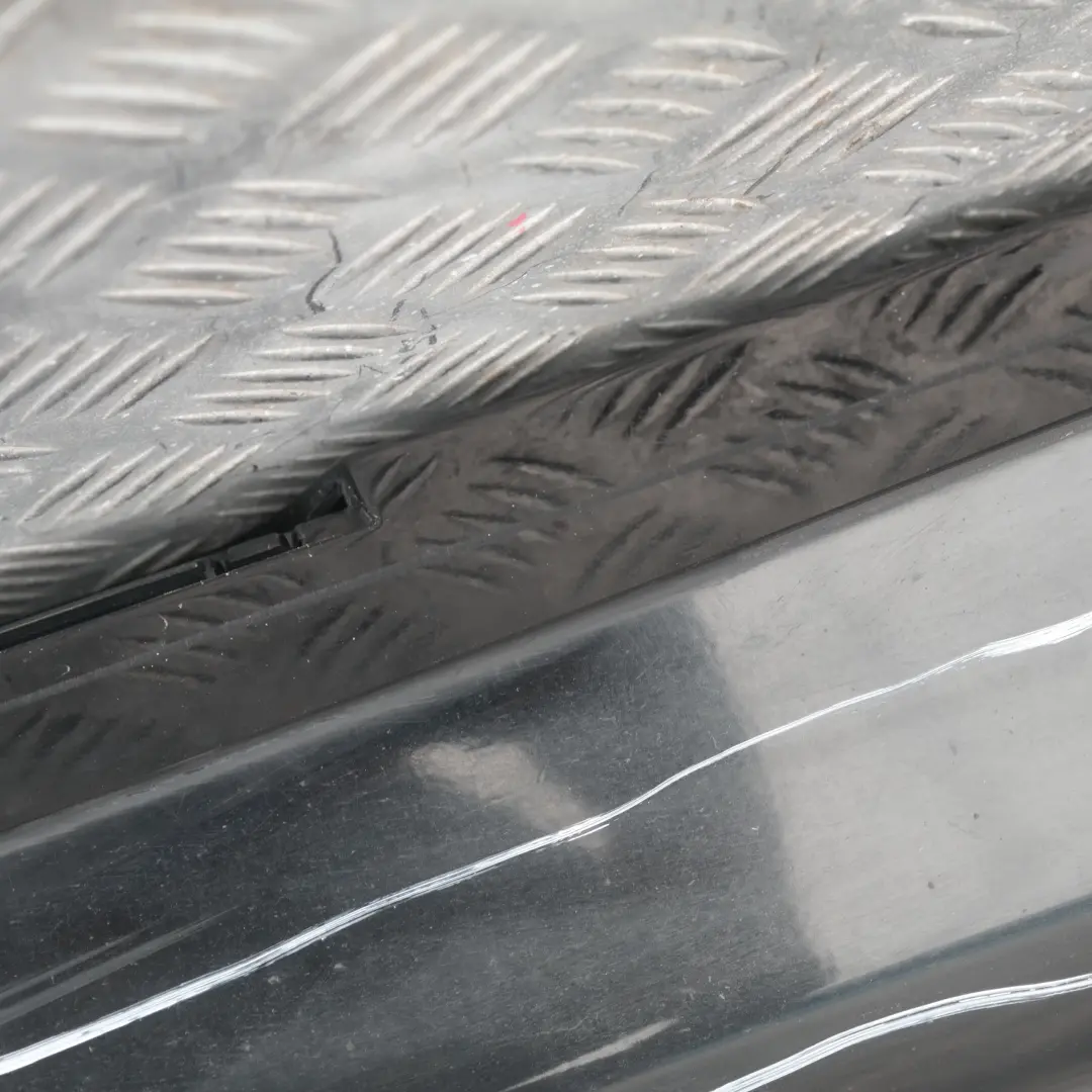 Sill Strip Side Skirt Left Black 2 Schwarz II - 668 para BMW 13 E87 con número de pieza 32949 BMW 13 E87 Sill Strip Side Skirt Left Black 2 Schwarz II - 668 - SKU 0032949-SCH13 - Número de pieza 32949