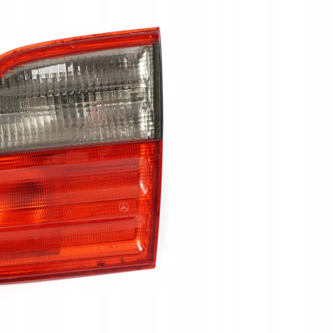 Mercedes-Benz W210 Kombi Heckklappe Hinten Rechts Seite Lampe für mit Teilenummer A2108207664 Mercedes-Benz W210 Kombi Heckklappe Hinten Rechts Seite Lampe - SKU A2108207664 - Teilenummer A2108207664