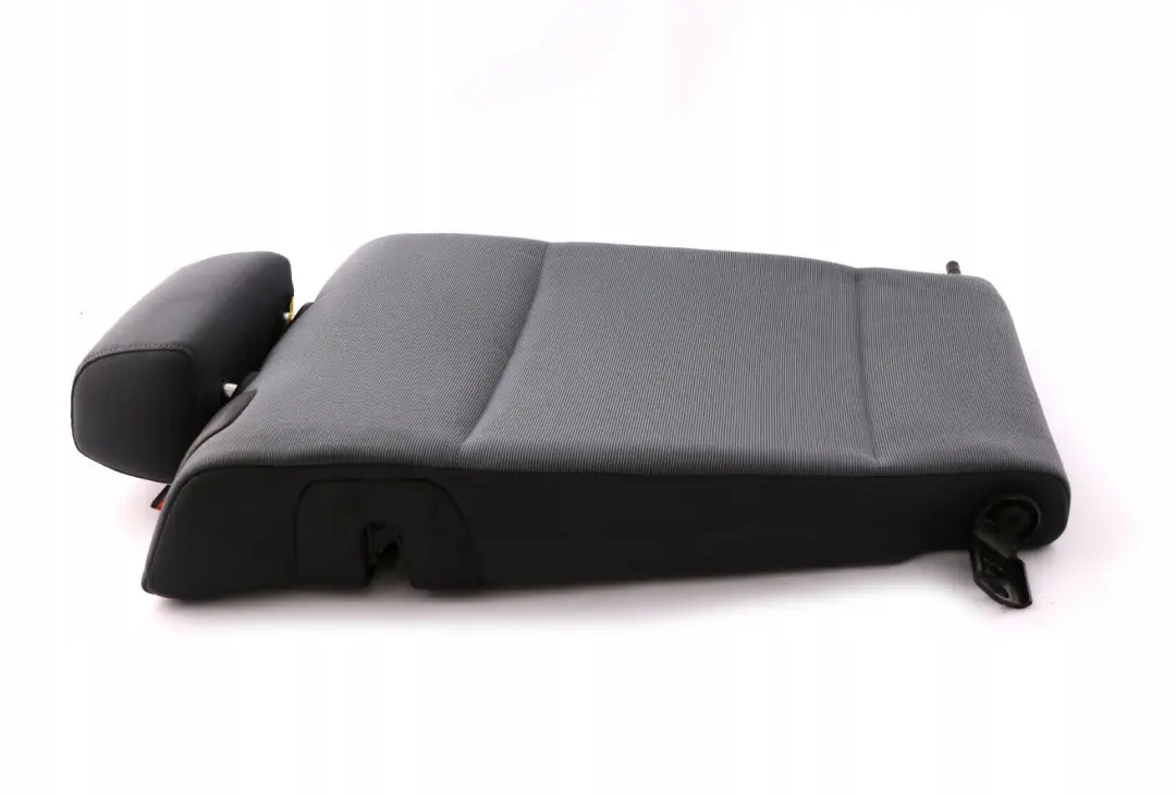 Riferimento Schienale Resto Posteriore Tessuto Dx Alaskagrau Grau per BMW E87 con numero di parte 7127820 BMW E87 Riferimento Schienale Resto Posteriore Tessuto Dx Alaskagrau Grau - SKU 7127820 - Numero di parte 7127820