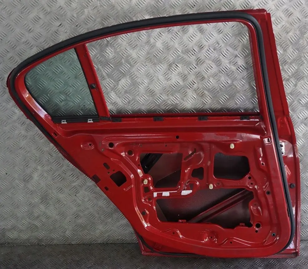 Porta Posteriore Sinistra Rosso-Cremisi Karmesin Rosso - per BMW E90 con numero di parte 7203647 BMW E90 Porta Posteriore Sinistra Rosso-Cremisi Karmesin Rosso - - SKU 7203647-KAR - Numero di parte 7203647