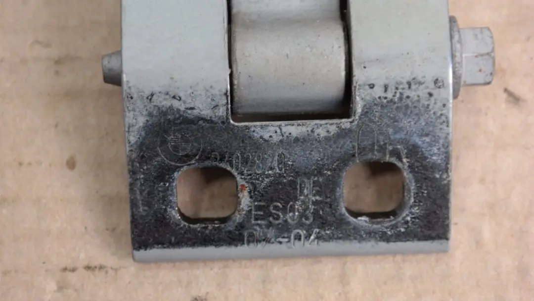 Right Door Upper Hinge Top Silver Grey A08 O/S to BMW X3 Series E83 Rear with Part number 3402820 BMW X3 Series E83 Rear Right Door Upper Hinge Top Silver Grey A08 O/S - SKU 3422370-SBG - Part number 3402820