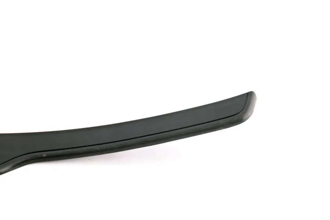 Tapa Entrada Trasera Izquierda para BMW E90 E91 E91N con número de pieza 7060285 BMW E90 E91 E91N Tapa Entrada Trasera Izquierda - SKU 7060285 - Número de pieza 7060285