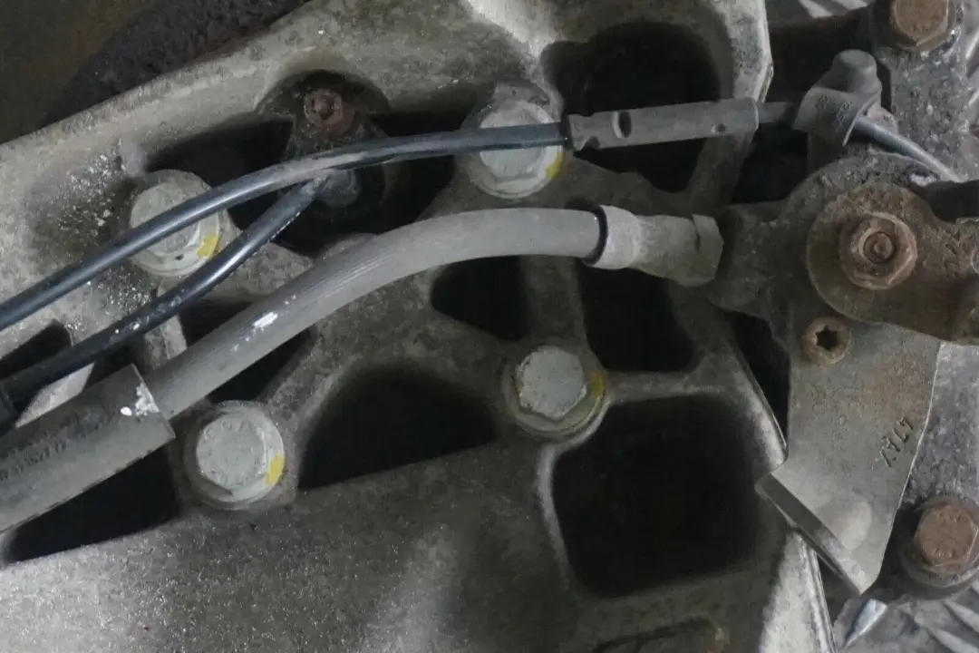 Mini R55 Clubman D N47N trasera derecha Pierna Freno Disco Suspensión Hub - SKU 6795660-3 - Número de pieza 6795660